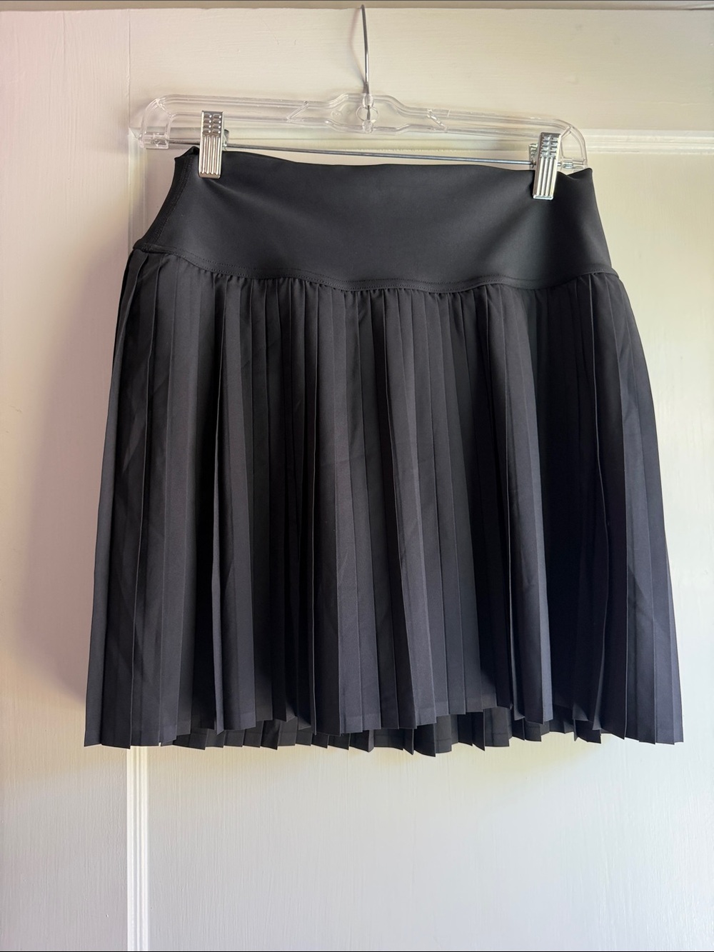 ALO Yoga Black Pleated Skater Skort